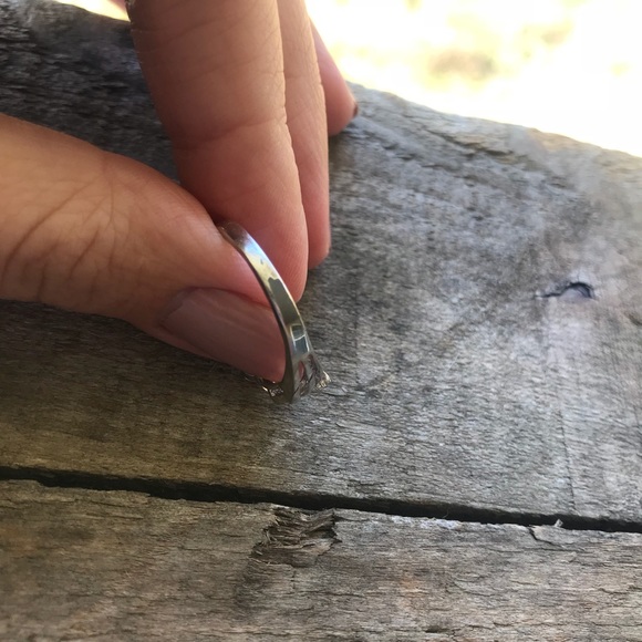 Silver Ring with Crystal Detail - Picture 7 of 8